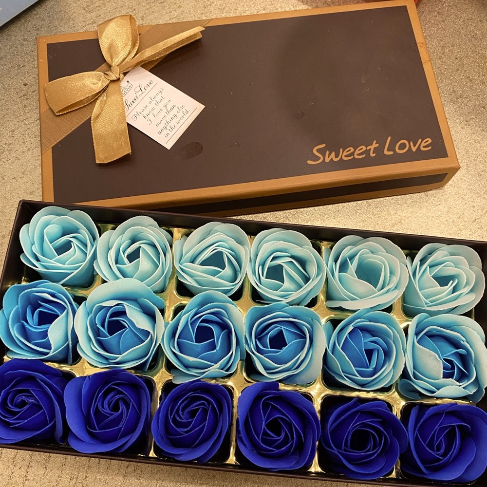 Blue box flowers